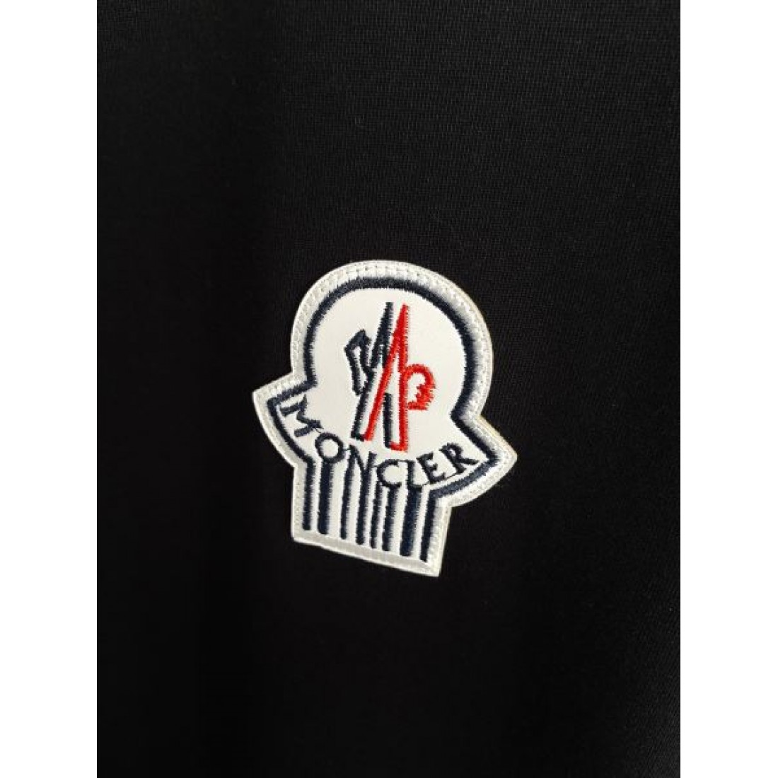 ブラック 胸元パッチ クルーネック MONCLER モンクレール コピー 半袖カットソー 端正 ゆったり デイリー トップス