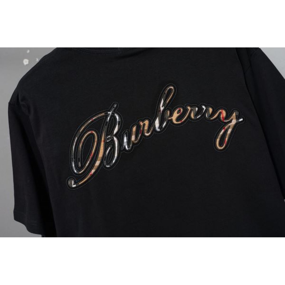 ブラック 艶やか BURBERRY バーバリー コピー Tシャツ バックロゴ クルーネック ゆったり 人気 トップス