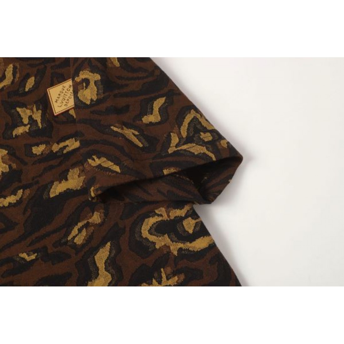 ブラウン 重厚 LOUIS VUITTON ルイヴィトン コピー Tシャツ 総柄プリント クルーネック ゆったり 人気 トップス