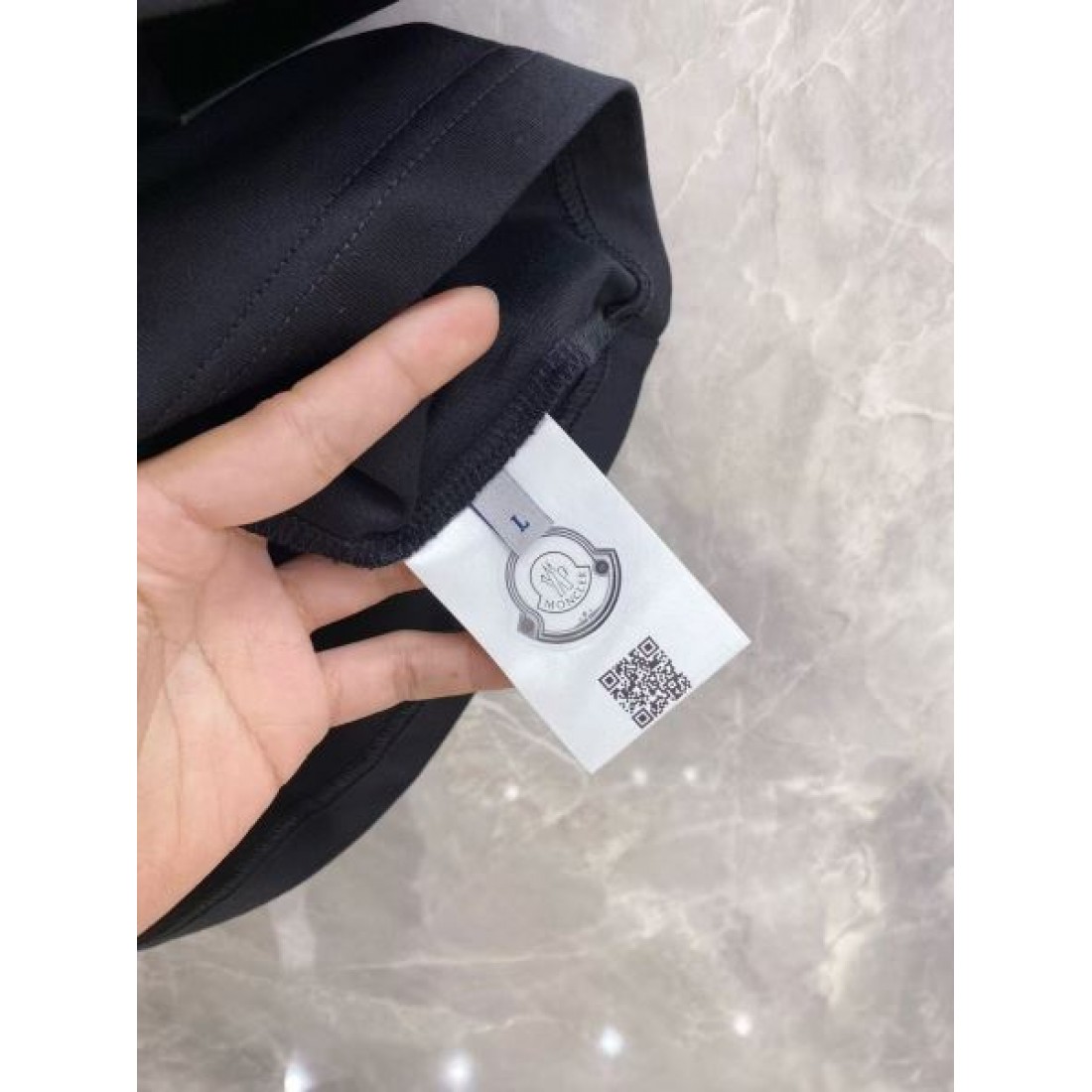 ネイビー フロントロゴ クルーネック 上品 ゆったり 人気 トップス MONCLER モンクレール コピー Tシャツ