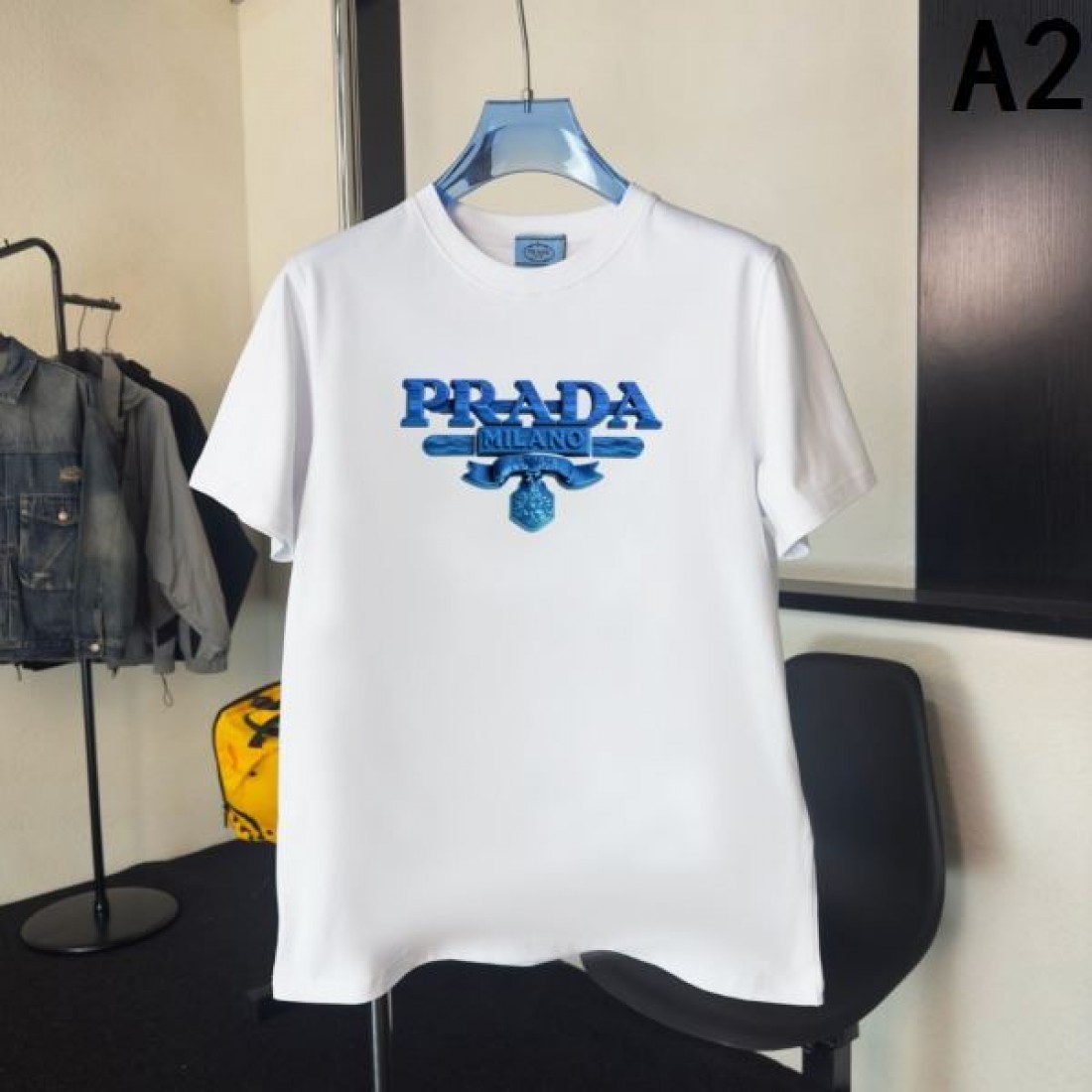 ブラック ブルーロゴ クルーネック すっきり ゆったり 人気 トップス PRADA プラダ コピー Tシャツ