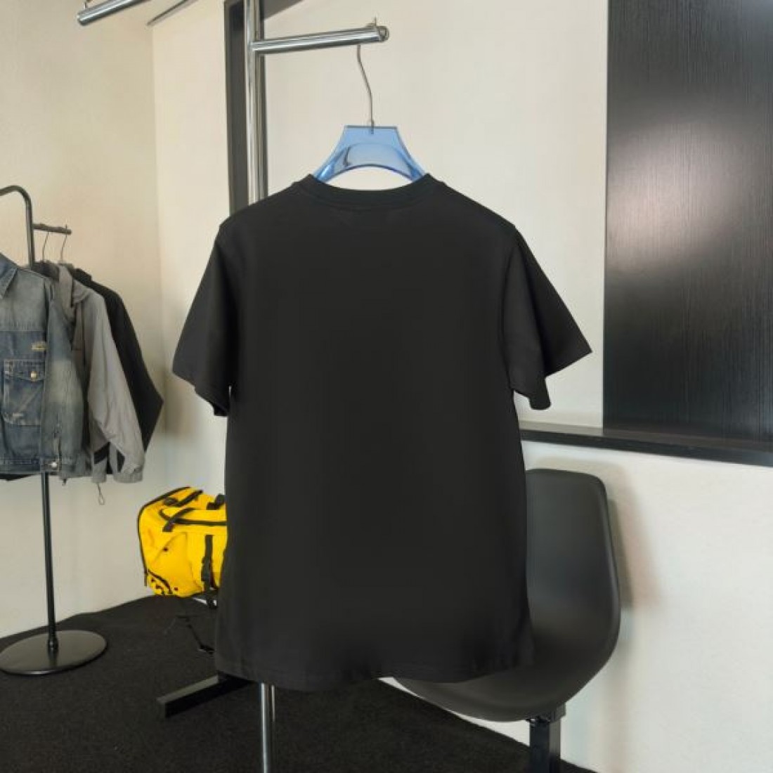 ブラック ブルーロゴ クルーネック すっきり ゆったり 人気 トップス PRADA プラダ コピー Tシャツ