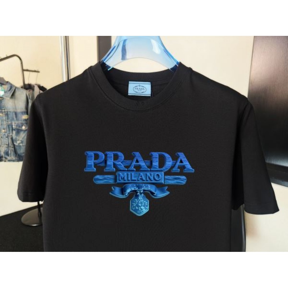 ブラック ブルーロゴ クルーネック すっきり ゆったり 人気 トップス PRADA プラダ コピー Tシャツ