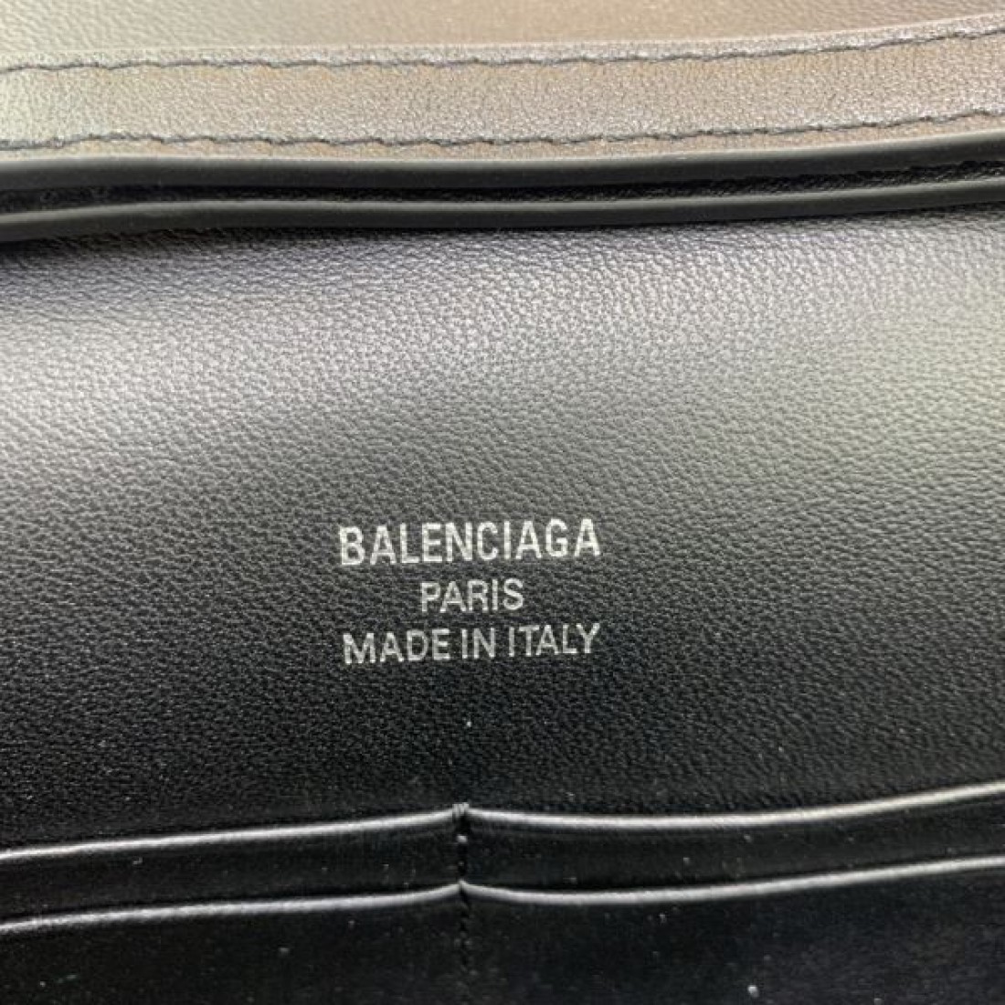 レザースリムショルダーポーチ ジップデザイン ミニマルクラッチ BALENCIAGA バレンシアガ コピー ポーチ クロスボディ対応