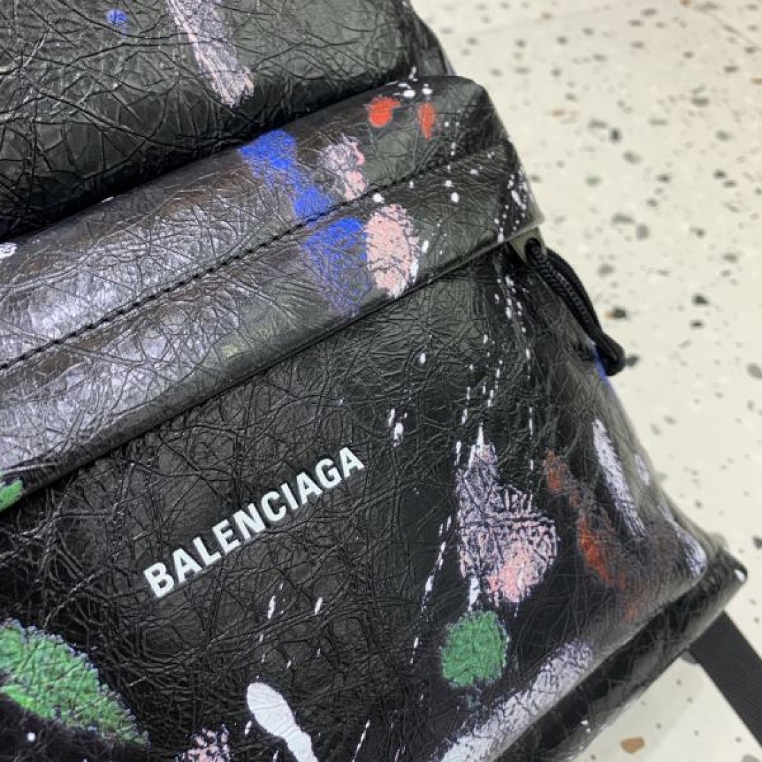 インクアート ペイントエフェクト ストリートクリエイティブ BALENCIAGA バレンシアガ コピー デイパック エクスクルーシブ感