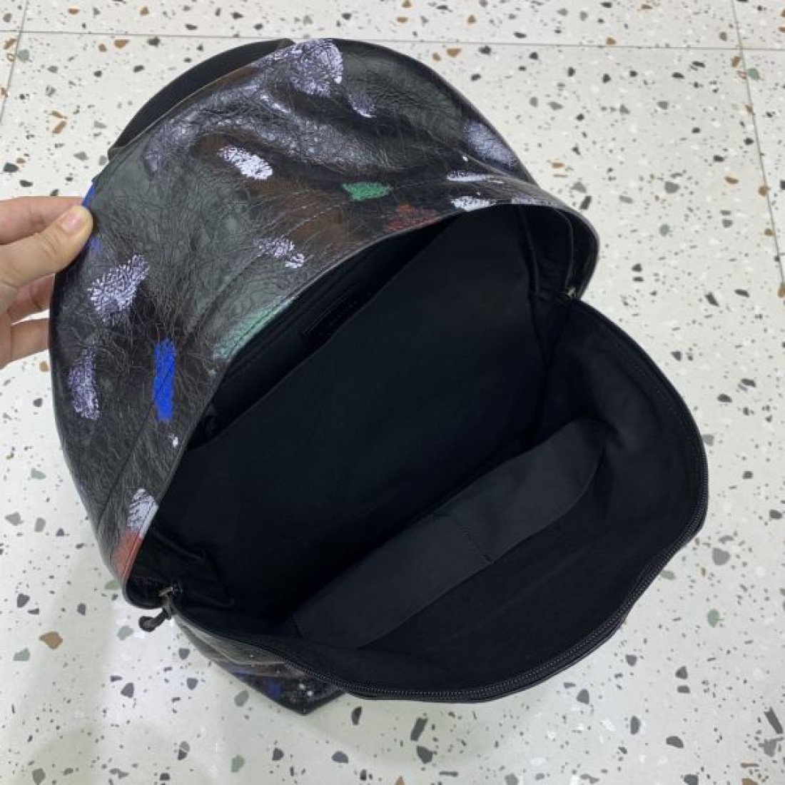 インクアート ペイントエフェクト ストリートクリエイティブ BALENCIAGA バレンシアガ コピー デイパック エクスクルーシブ感