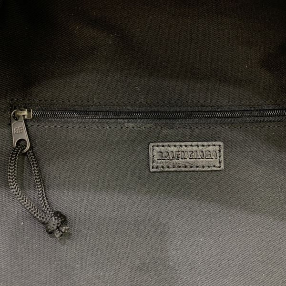 ステッカーデザイン ロゴプリント マルチタグディテール BALENCIAGA バレンシアガ コピー バックパック アーバンストリートモデル