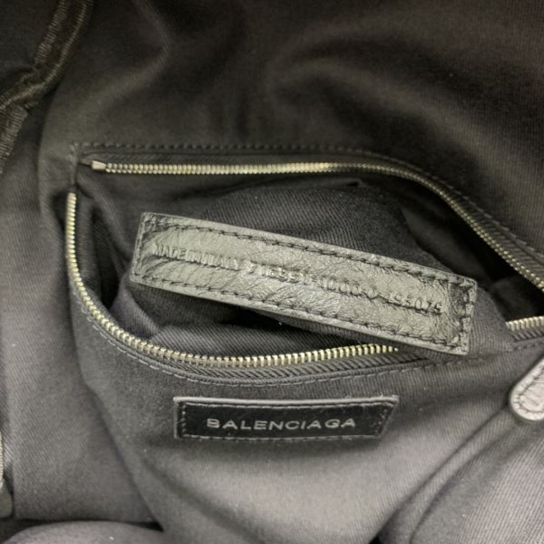 レザーリュック ヴィンテージライクデザイン こなれ感 BALENCIAGA バレンシアガ コピー リュック 注目アイテム