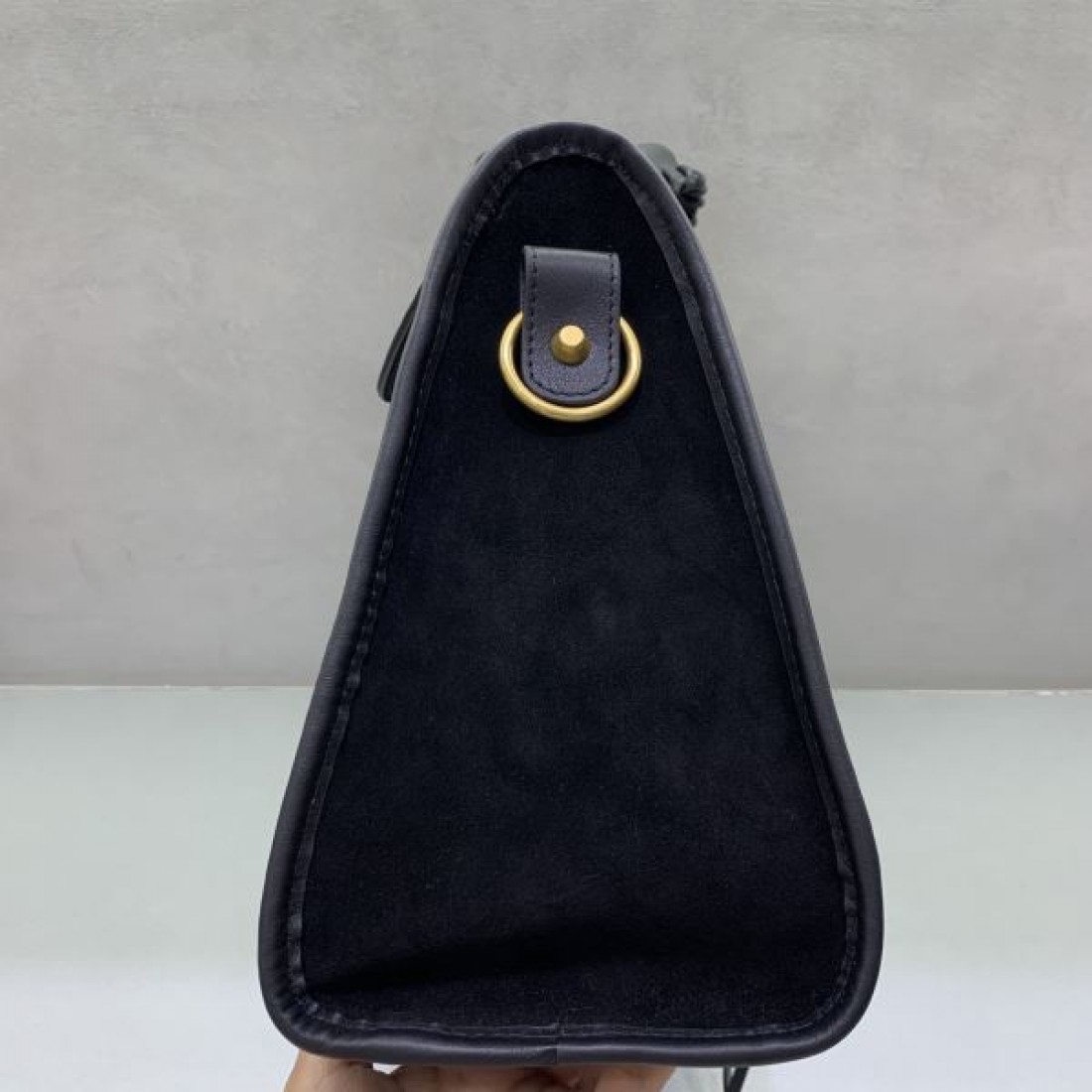 レザーハンドバッグ 2WAY ベルトディテール BALENCIAGA バレンシアガ コピー バッグ ショルダー対応