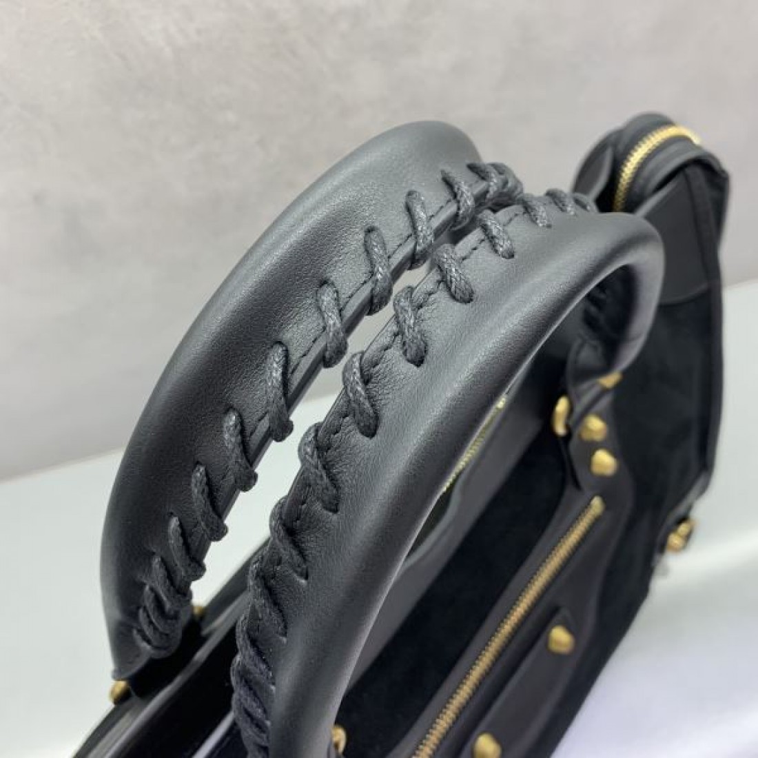 レザーハンドバッグ 2WAY ベルトディテール BALENCIAGA バレンシアガ コピー バッグ ショルダー対応