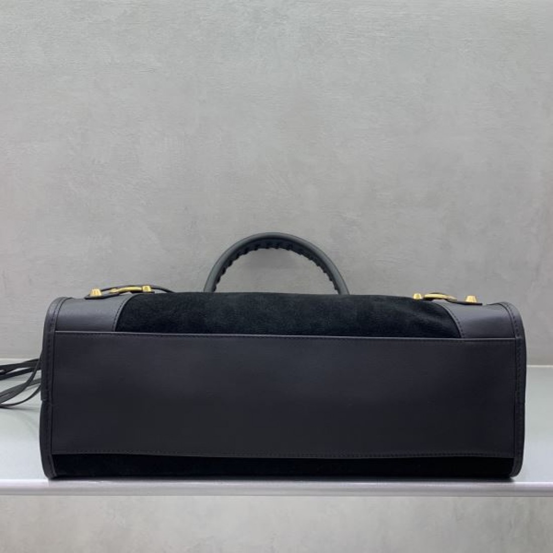 レザーハンドバッグ 2WAY ベルトディテール BALENCIAGA バレンシアガ コピー バッグ ショルダー対応