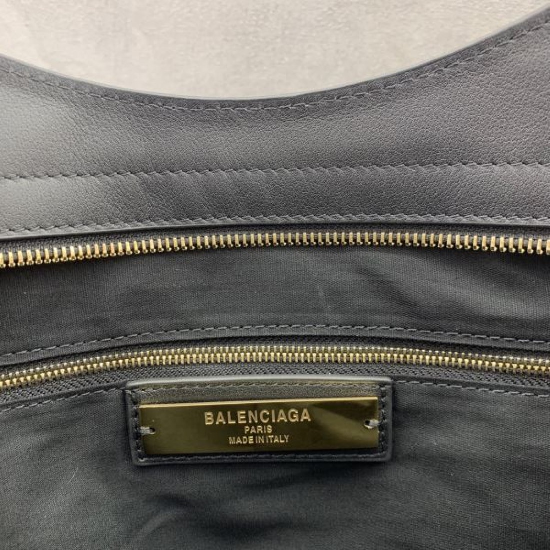 レザーハンドバッグ 2WAY ベルトディテール BALENCIAGA バレンシアガ コピー バッグ ショルダー対応