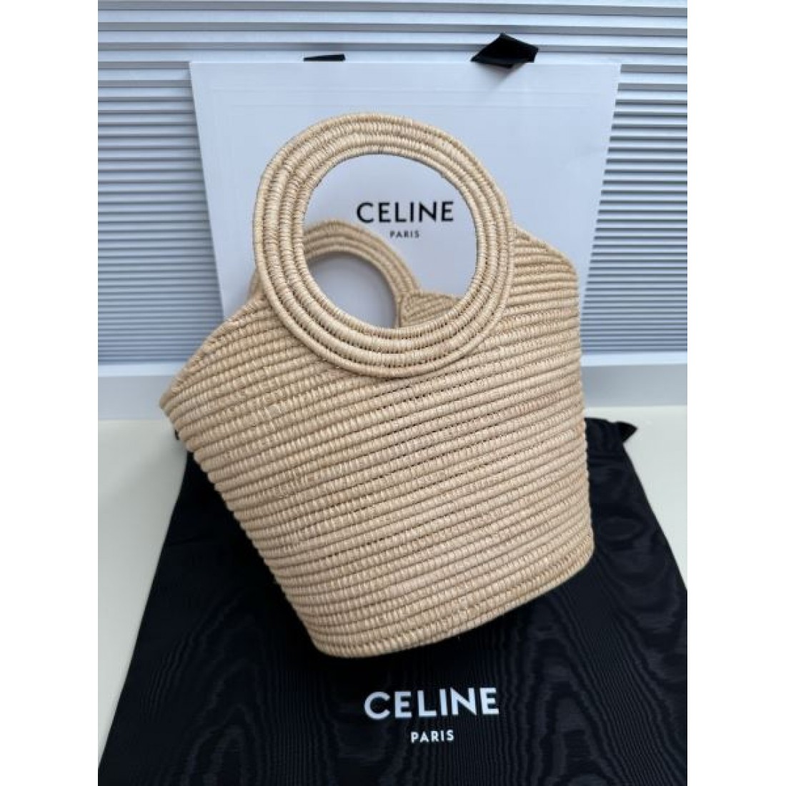サマーバケットバッグ トリオンフ風ディテール 編み込みデザイン CELINE セリーヌ コピー バッグ 軽量ハンドバッグ リゾートテイスト