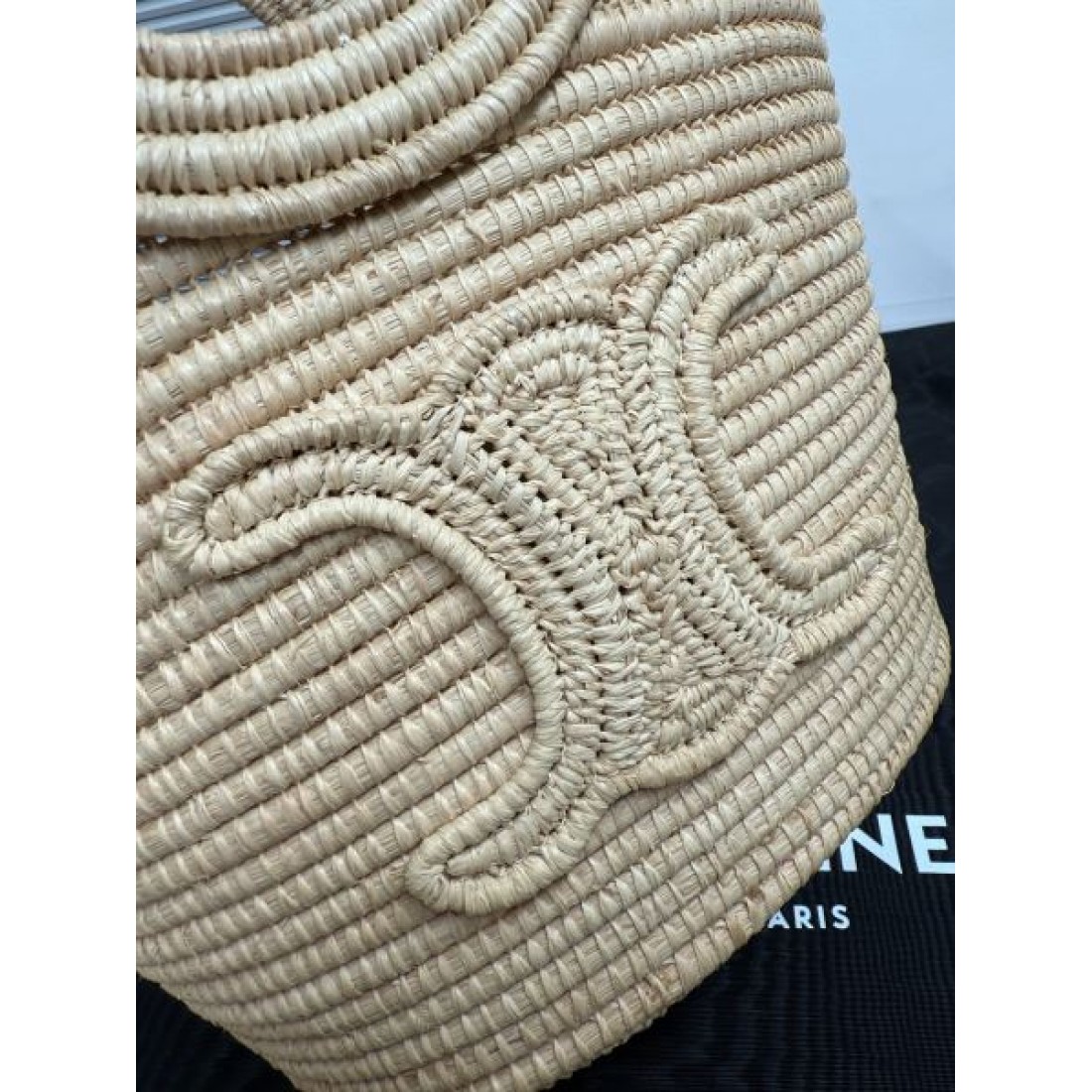 サマーバケットバッグ トリオンフ風ディテール 編み込みデザイン CELINE セリーヌ コピー バッグ 軽量ハンドバッグ リゾートテイスト