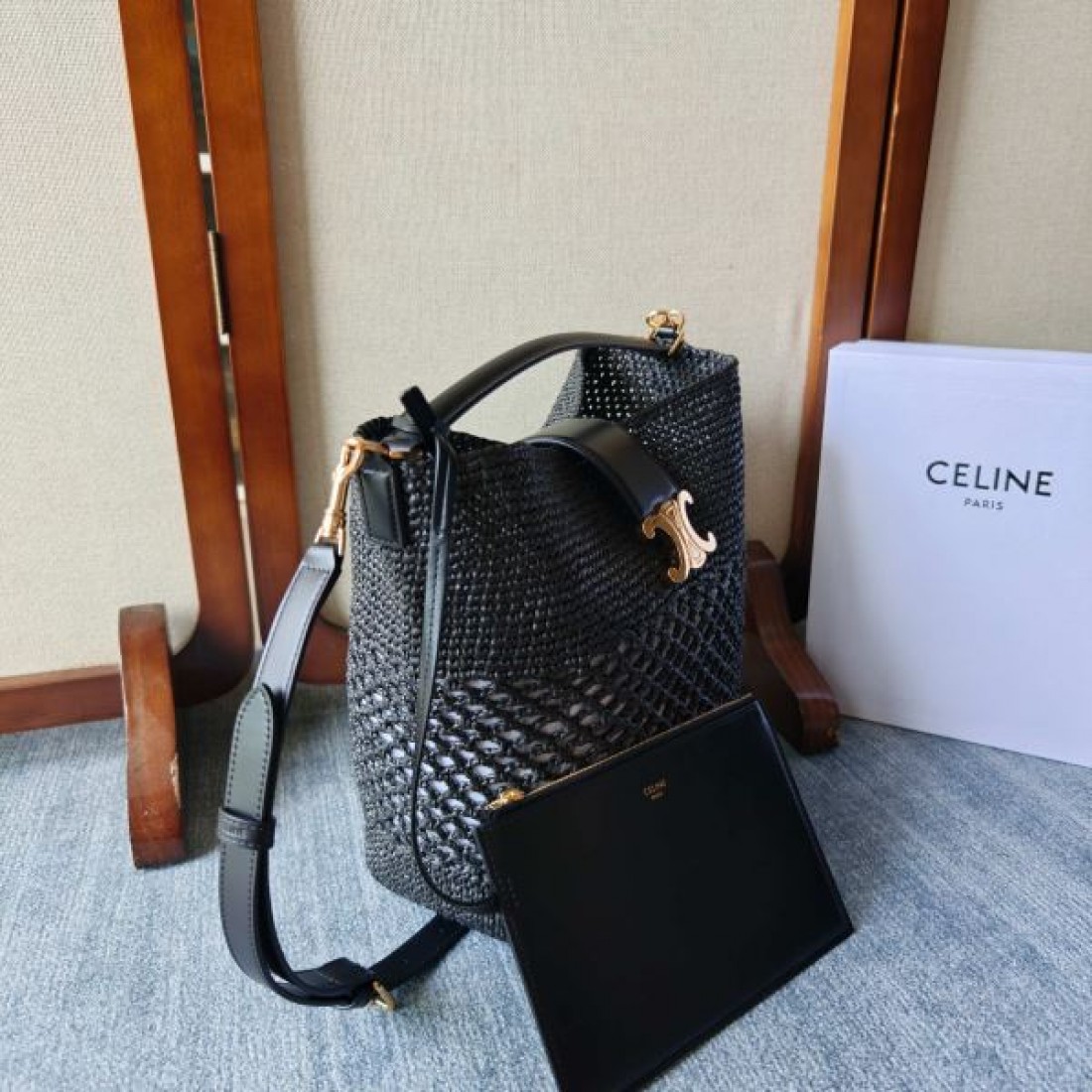 編み込みバケットバッグ ゴールドバックルデザイン モダンエレガント CELINE セリーヌ コピー ショルダーバッグ ストリートラグジュアリー