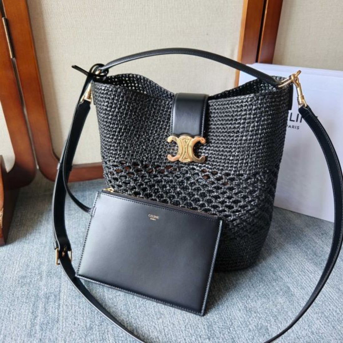 編み込みバケットバッグ ゴールドバックルデザイン モダンエレガント CELINE セリーヌ コピー ショルダーバッグ ストリートラグジュアリー