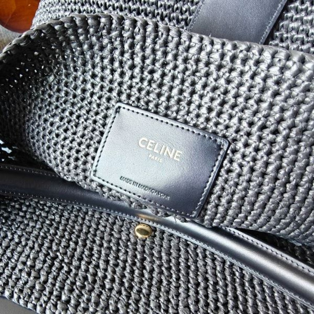 編み込みバケットバッグ ゴールドバックルデザイン モダンエレガント CELINE セリーヌ コピー ショルダーバッグ ストリートラグジュアリー