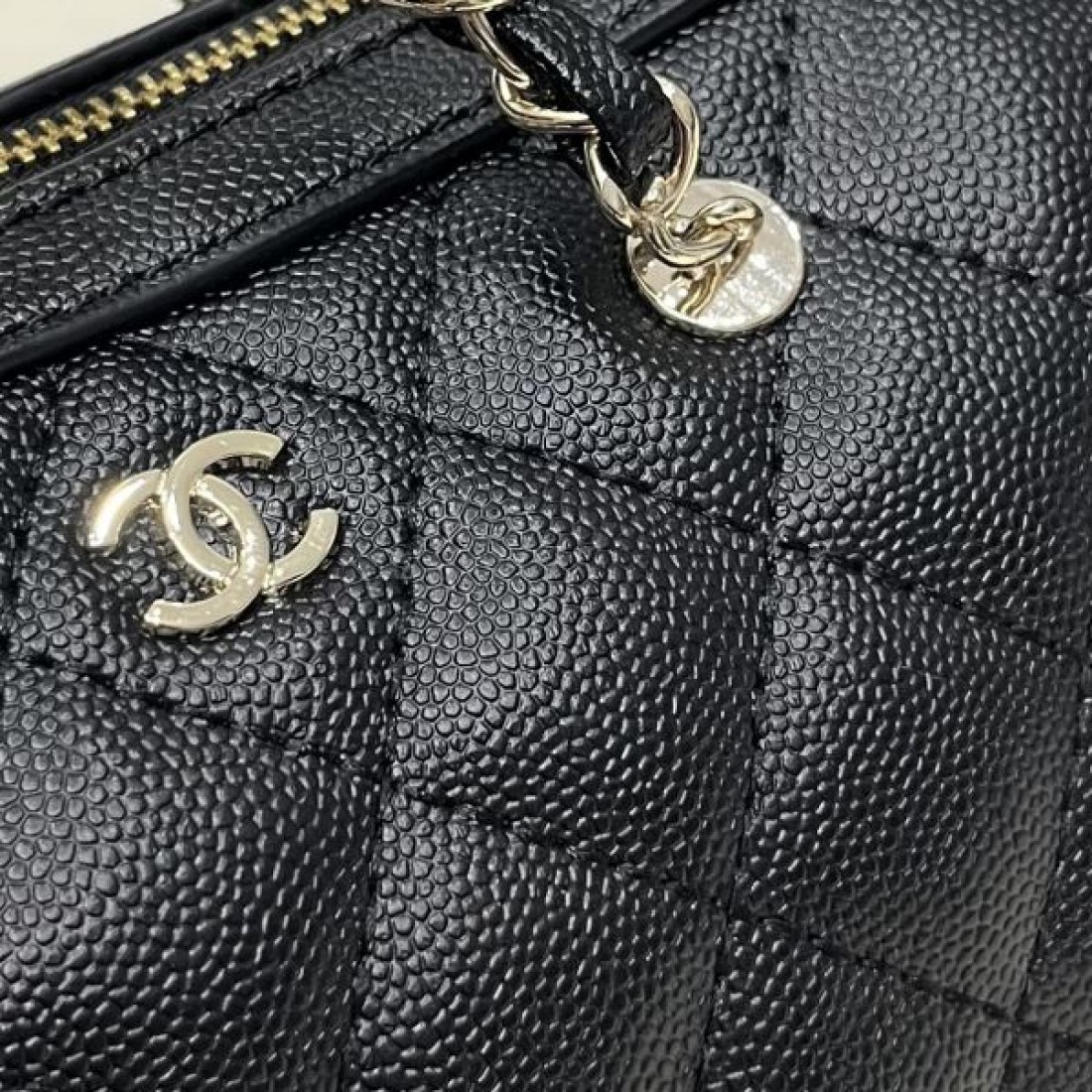 マトラッセ調 チェーンストラップ コンパクト フェミニン CHANEL シャネル コピー ミニバッグ 高級感ある逸品