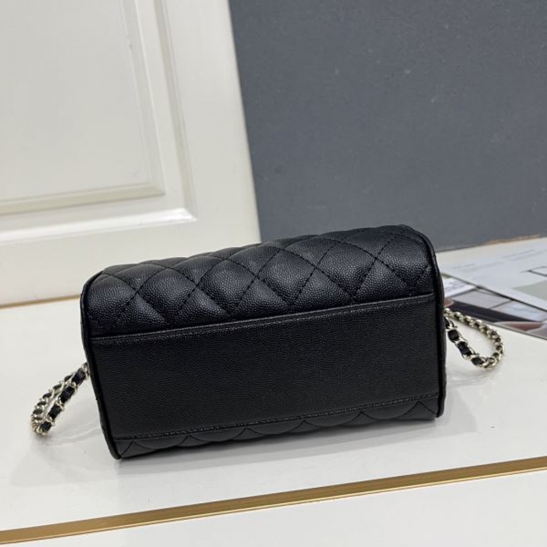 マトラッセ調 チェーンストラップ コンパクト フェミニン CHANEL シャネル コピー ミニバッグ 高級感ある逸品