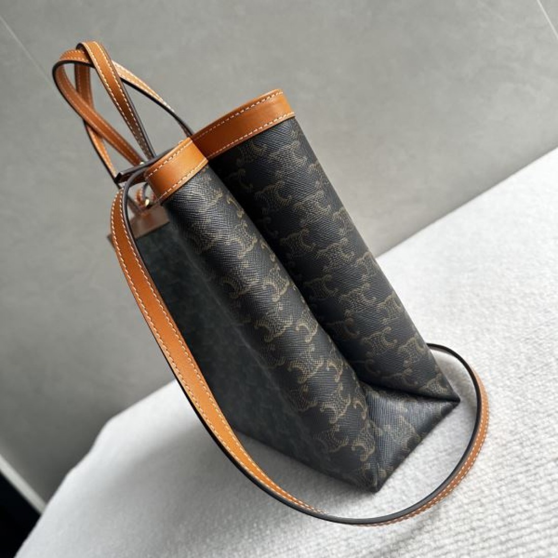 モノグラム 売れ筋候補 こなれ見え CELINE セリーヌ コピー トートバッグ デイリー主力 収納力抜群 シンプルシック