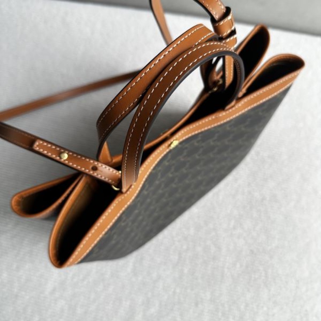 モノグラム 売れ筋候補 こなれ見え CELINE セリーヌ コピー トートバッグ デイリー主力 収納力抜群 シンプルシック