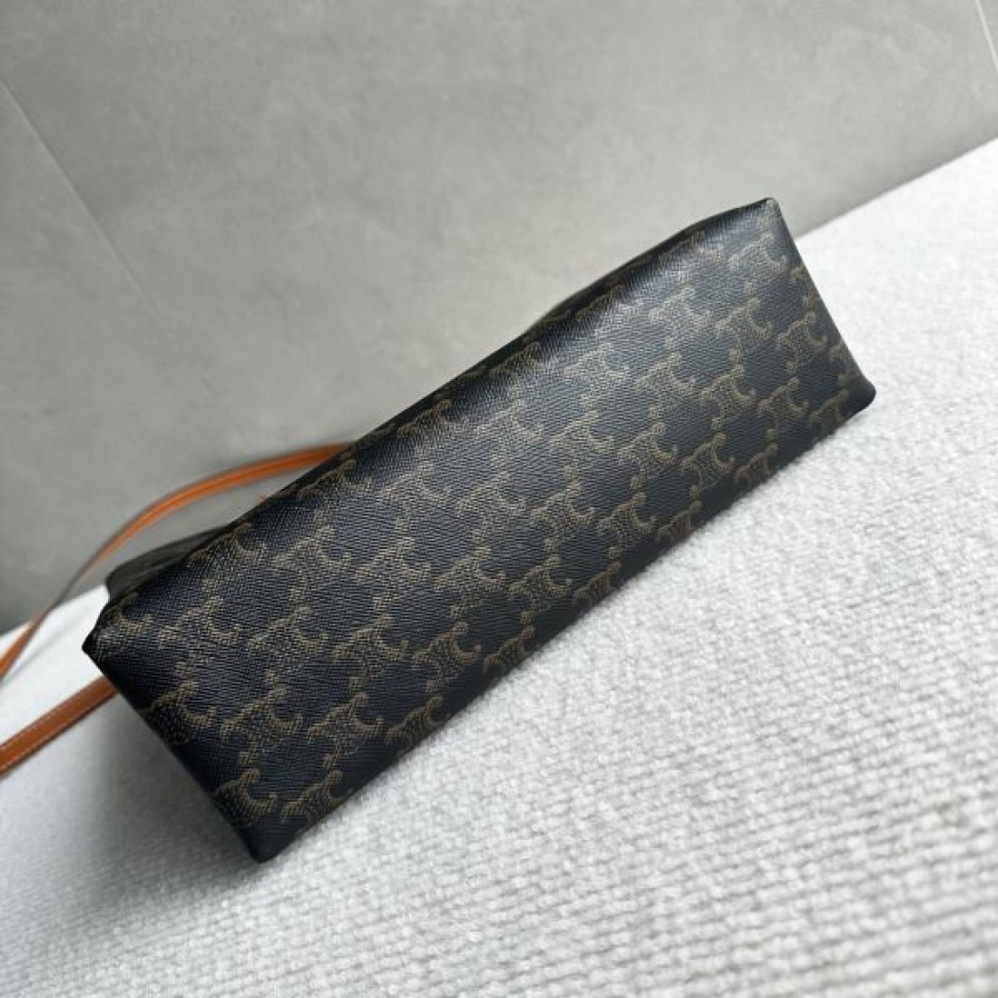 モノグラム 売れ筋候補 こなれ見え CELINE セリーヌ コピー トートバッグ デイリー主力 収納力抜群 シンプルシック