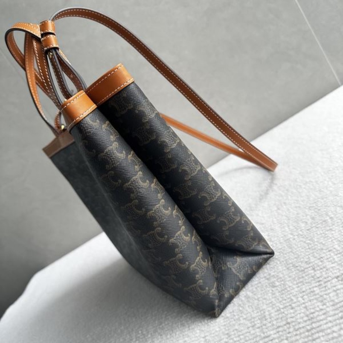 モノグラム 売れ筋候補 こなれ見え CELINE セリーヌ コピー トートバッグ デイリー主力 収納力抜群 シンプルシック