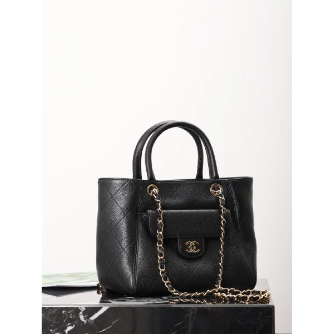 レザーチェーンデザイン 注目アイテム 人気上昇中 CHANEL シャネル コピー バッグ 即戦力 軽量仕様 おしゃれコーデ対応