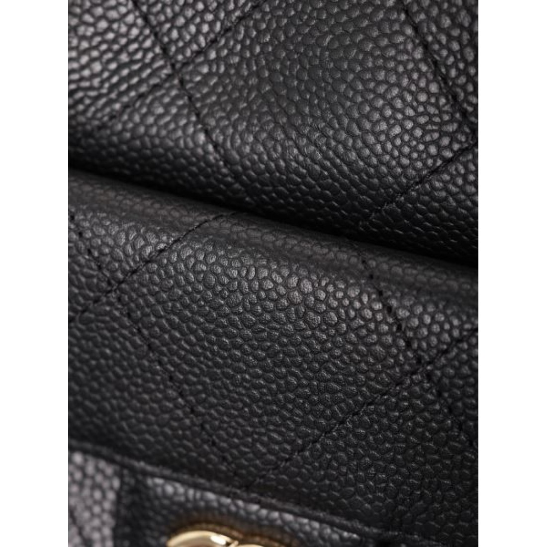 レザーチェーンデザイン 注目アイテム 人気上昇中 CHANEL シャネル コピー バッグ 即戦力 軽量仕様 おしゃれコーデ対応
