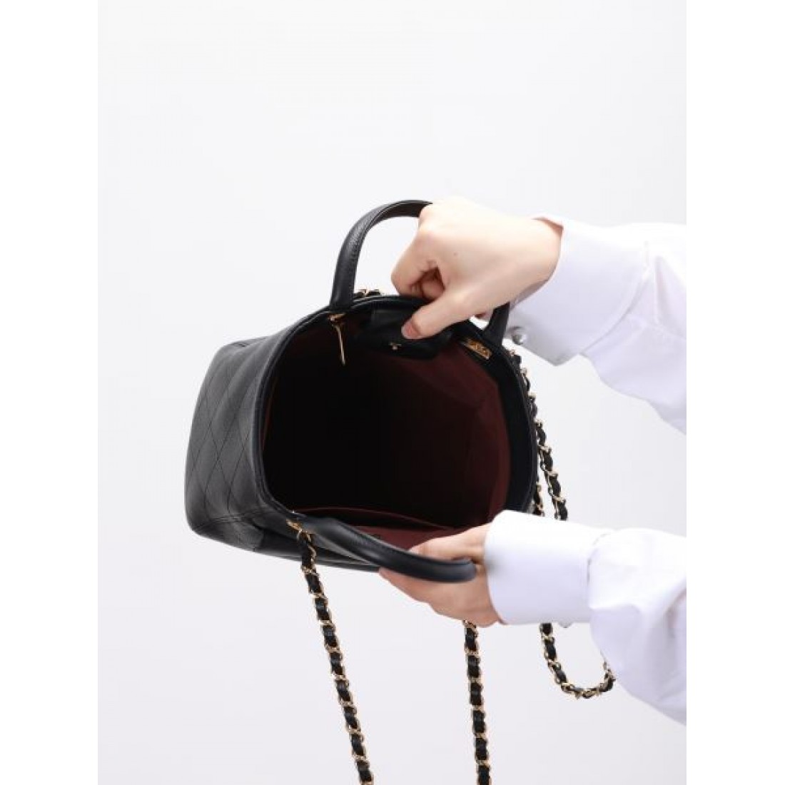 レザーチェーンデザイン 注目アイテム 人気上昇中 CHANEL シャネル コピー バッグ 即戦力 軽量仕様 おしゃれコーデ対応