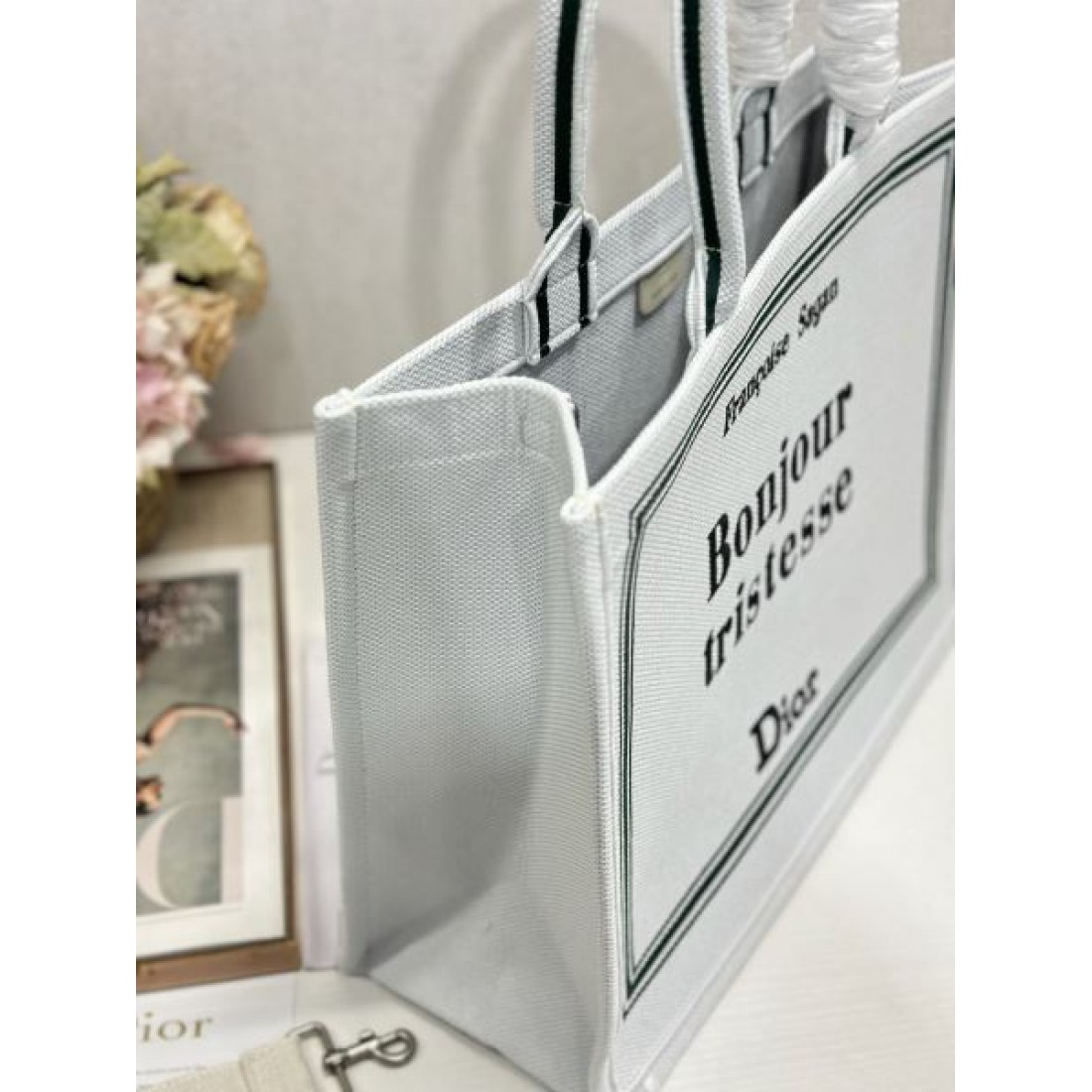 レトロブックモチーフ キャンバス こなれ見え Dior ディオール コピー トートバッグ デザイン性高め 収納力抜群 おしゃれコーデ対応