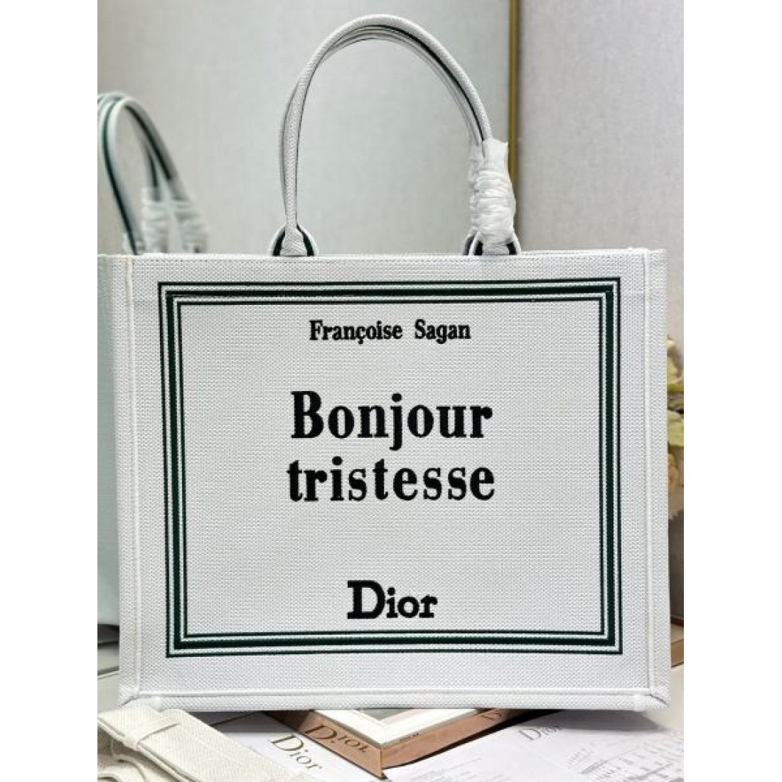 レトロブックモチーフ キャンバス こなれ見え Dior ディオール コピー トートバッグ デザイン性高め 収納力抜群 おしゃれコーデ対応