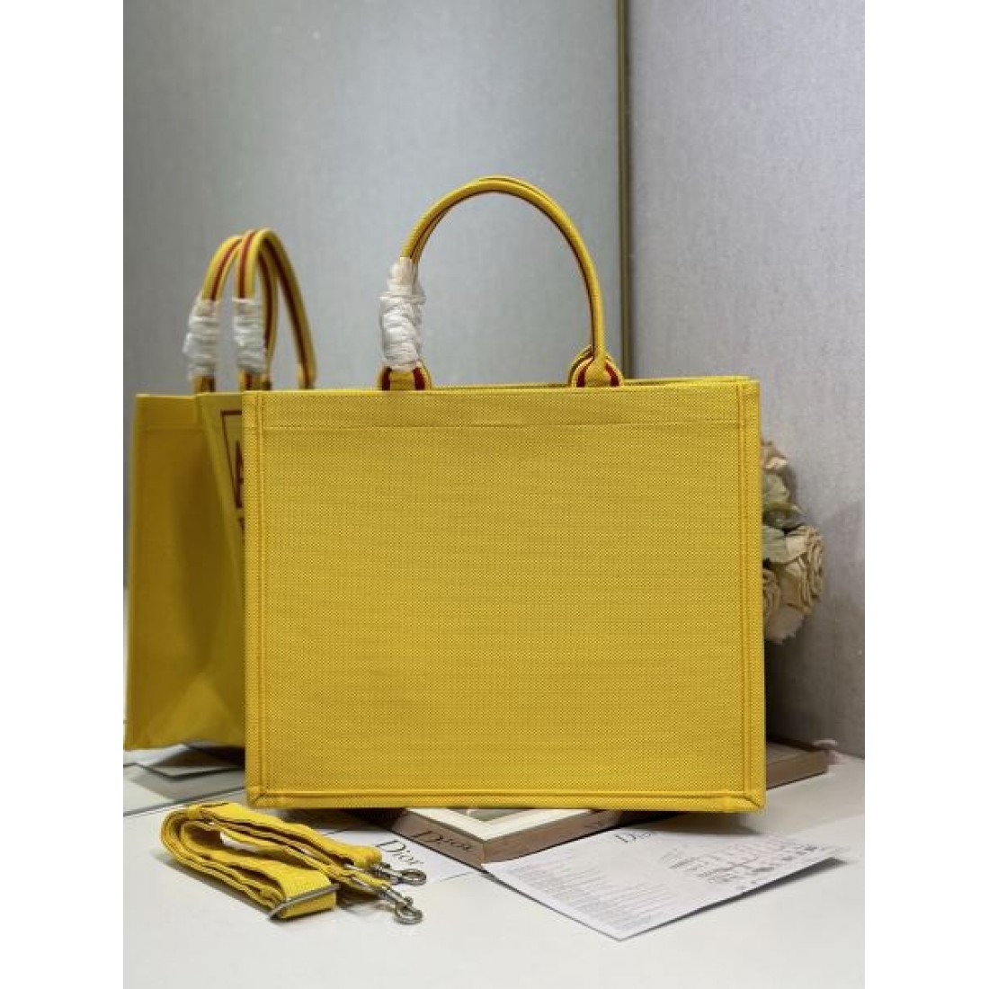 ビビッドデザイン キャンバス おしゃれコーデ対応 Dior ディオール コピー トートバッグ 収納力抜群 洗練カジュアル デイリーユース