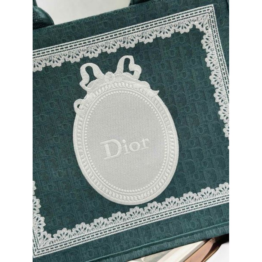 人気上昇中 エレガント刺繍パネル ユニセックス対応 Dior ディオール コピー トートバッグ 2WAYショルダー 通勤スタイル