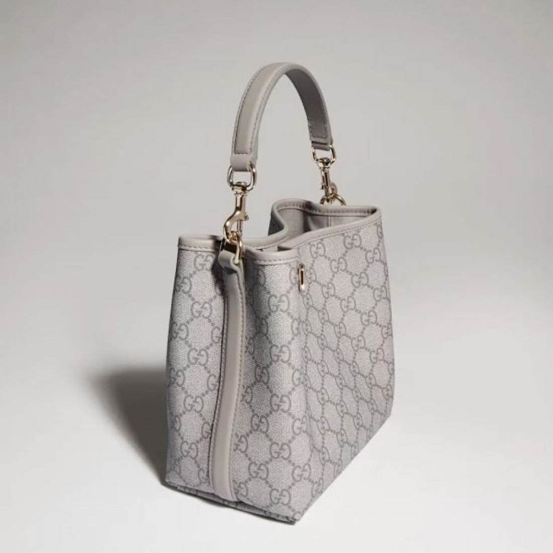 GGパターン 都会的コーデ 高級感 GUCCI グッチ コピー ショルダーバッグ デイリーファッション