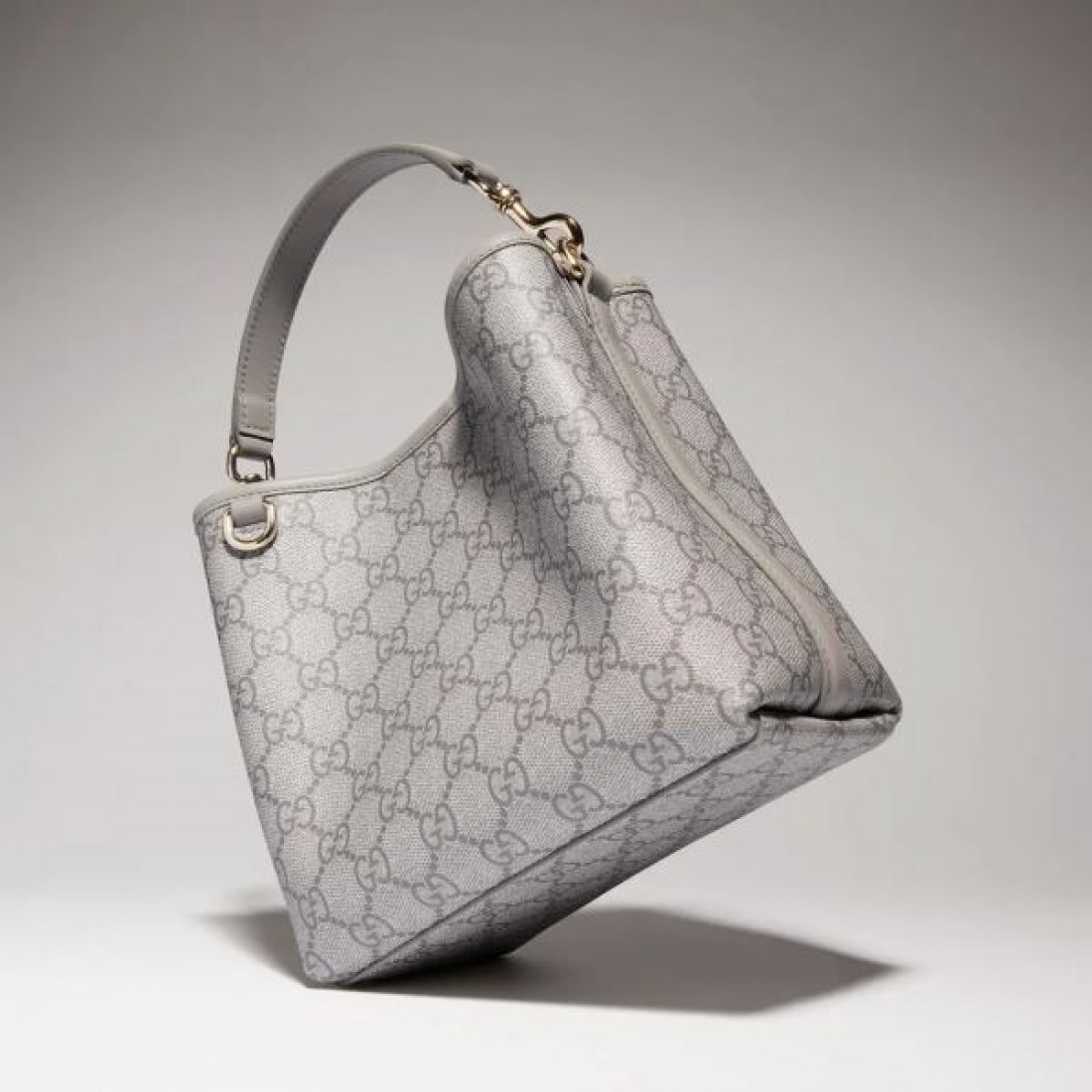 GGパターン 都会的コーデ 高級感 GUCCI グッチ コピー ショルダーバッグ デイリーファッション