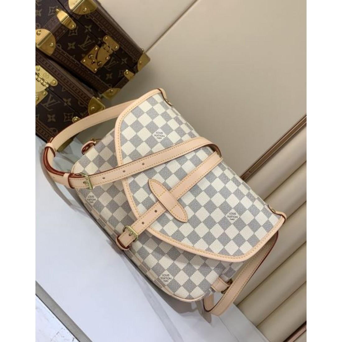 フラップデザイン 都会派コーデ 洗練アイテム LOUIS VUITTON ルイヴィトン コピー メッセンジャーバッグ