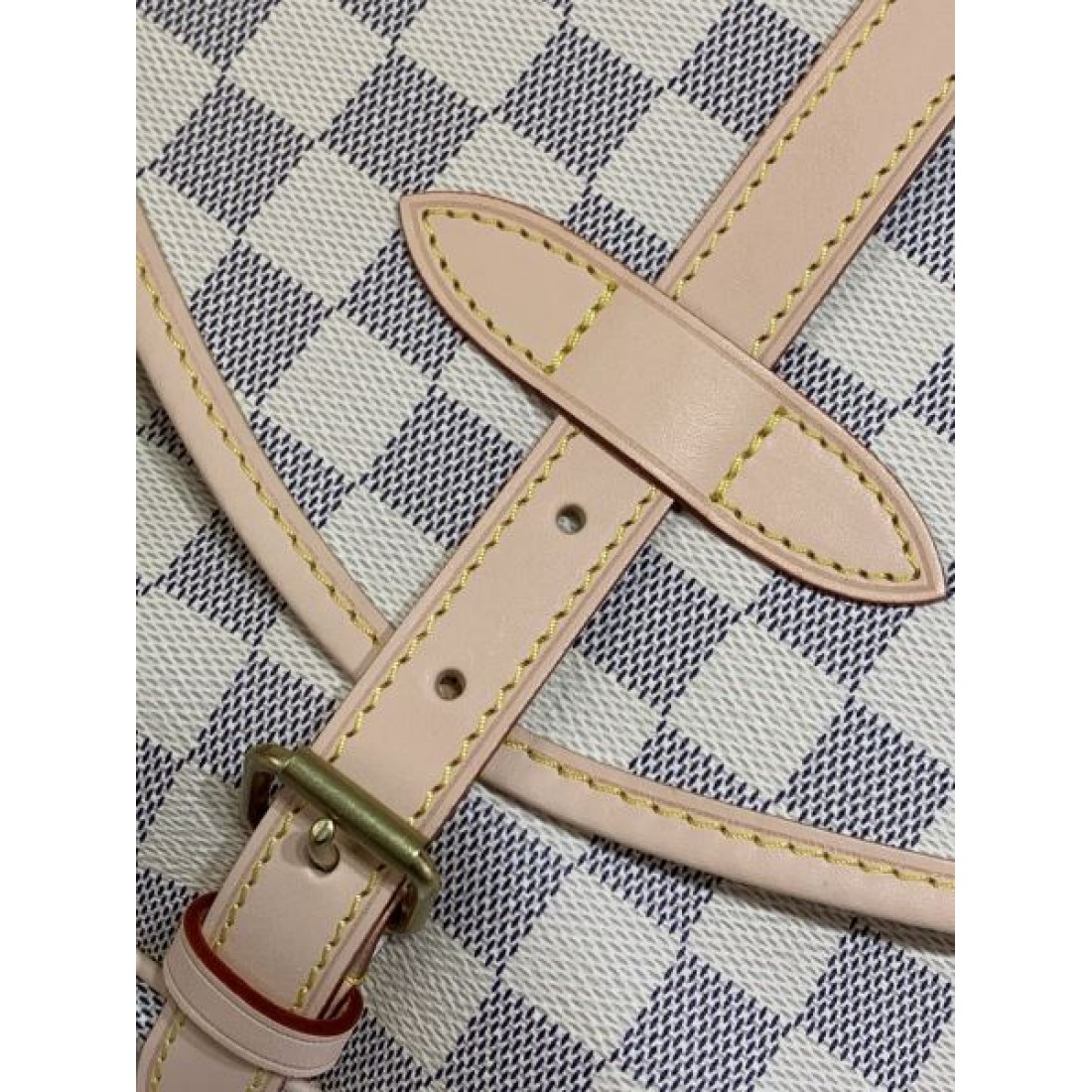 フラップデザイン 都会派コーデ 洗練アイテム LOUIS VUITTON ルイヴィトン コピー メッセンジャーバッグ