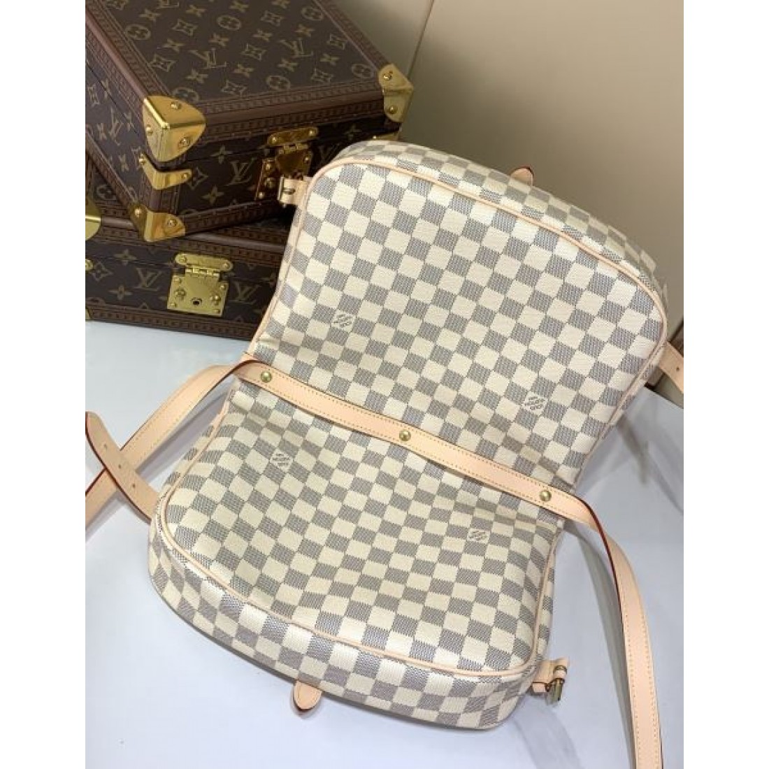 フラップデザイン 都会派コーデ 洗練アイテム LOUIS VUITTON ルイヴィトン コピー メッセンジャーバッグ