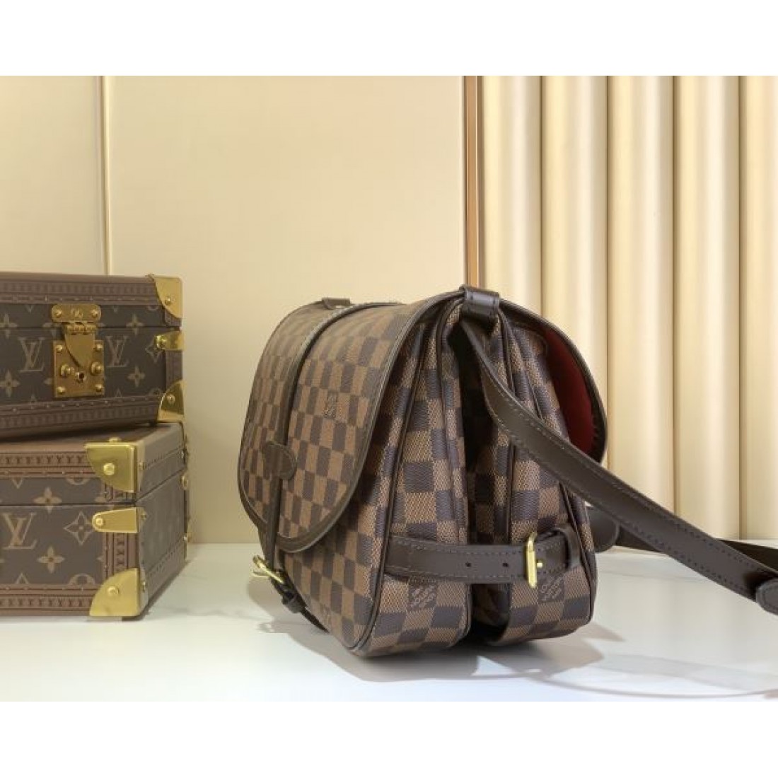 ダミエ柄 今季イチオシ 人気上昇中 LOUIS VUITTON ルイヴィトン コピー メッセンジャーバッグ 話題作
