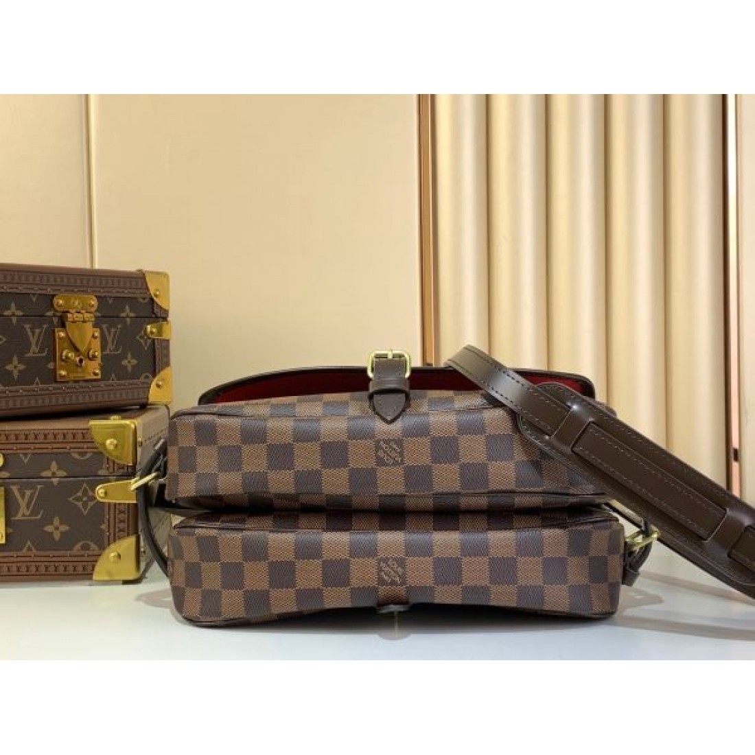 ダミエ柄 今季イチオシ 人気上昇中 LOUIS VUITTON ルイヴィトン コピー メッセンジャーバッグ 話題作