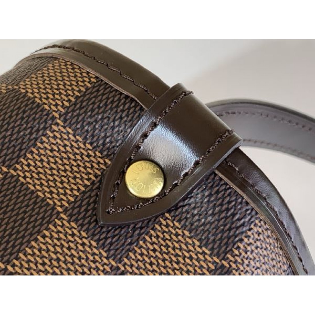ダミエ柄 今季イチオシ 人気上昇中 LOUIS VUITTON ルイヴィトン コピー メッセンジャーバッグ 話題作