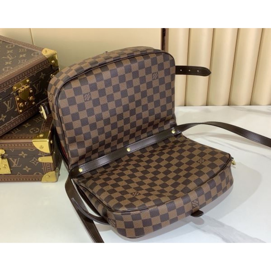ダミエ柄 今季イチオシ 人気上昇中 LOUIS VUITTON ルイヴィトン コピー メッセンジャーバッグ 話題作
