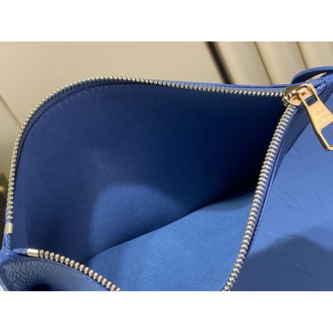モノグラム型押し 注目アイテム 好評ライン LOUIS VUITTON ルイヴィトン コピー トートバッグ