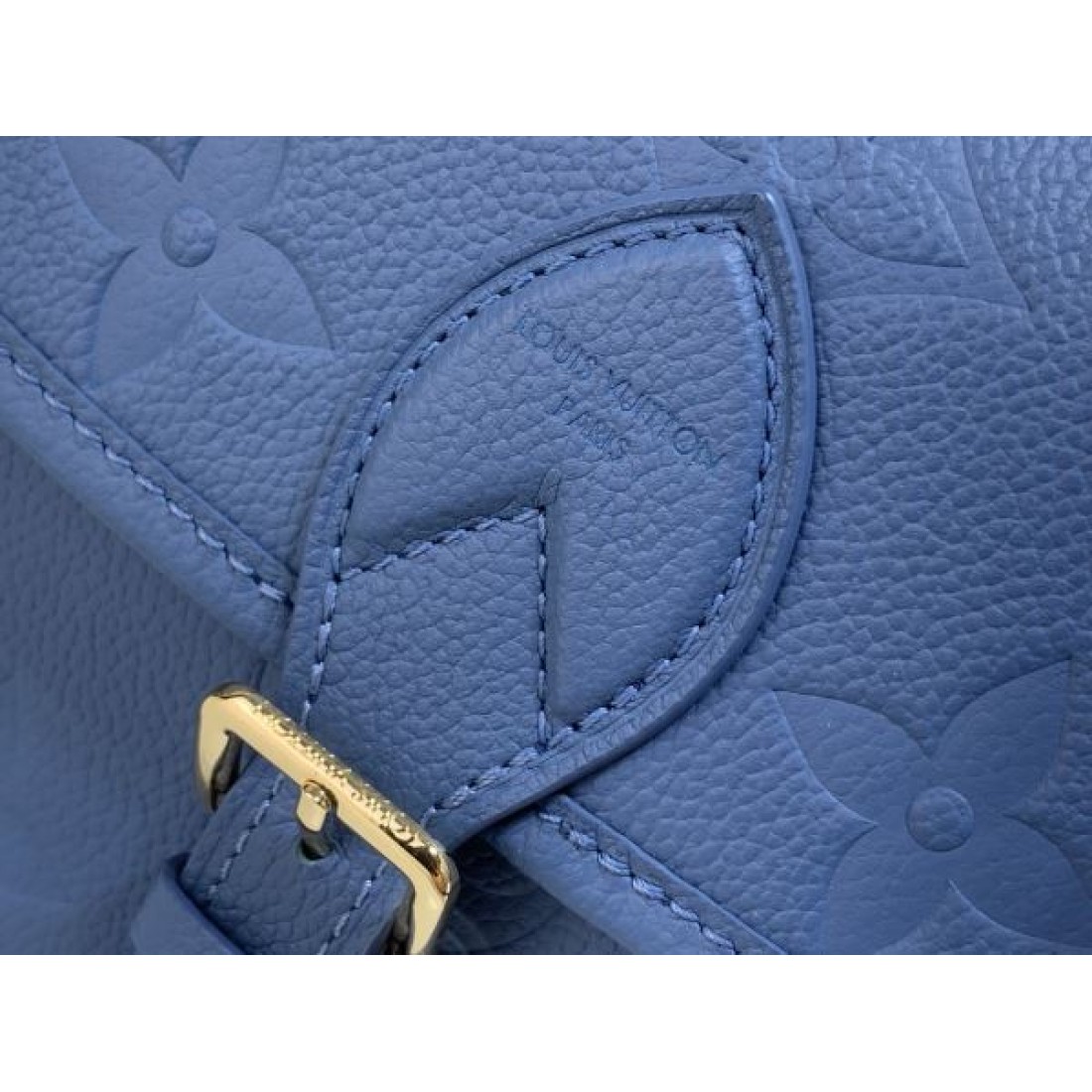 スカイブルー エンボスレザー 爽やかカラー LOUIS VUITTON ルイヴィトン コピー ショルダーバッグ 軽快スタイル