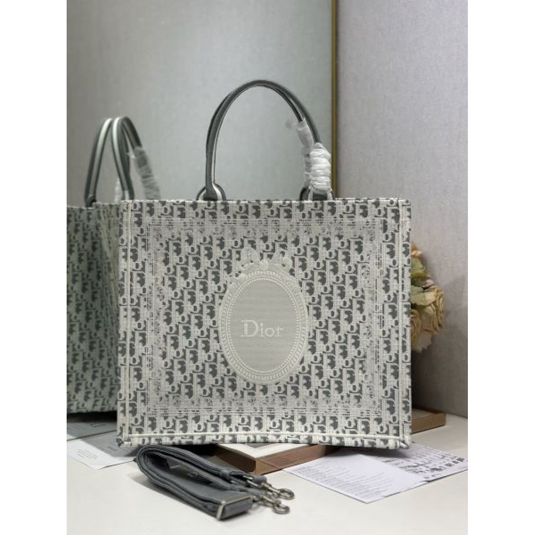 アイコニックパターン 落ち着いた配色 幅広く活躍 DIOR ディオール コピー ラージトートバッグ デイリーユース