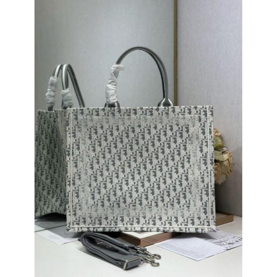 アイコニックパターン 落ち着いた配色 幅広く活躍 DIOR ディオール コピー ラージトートバッグ デイリーユース