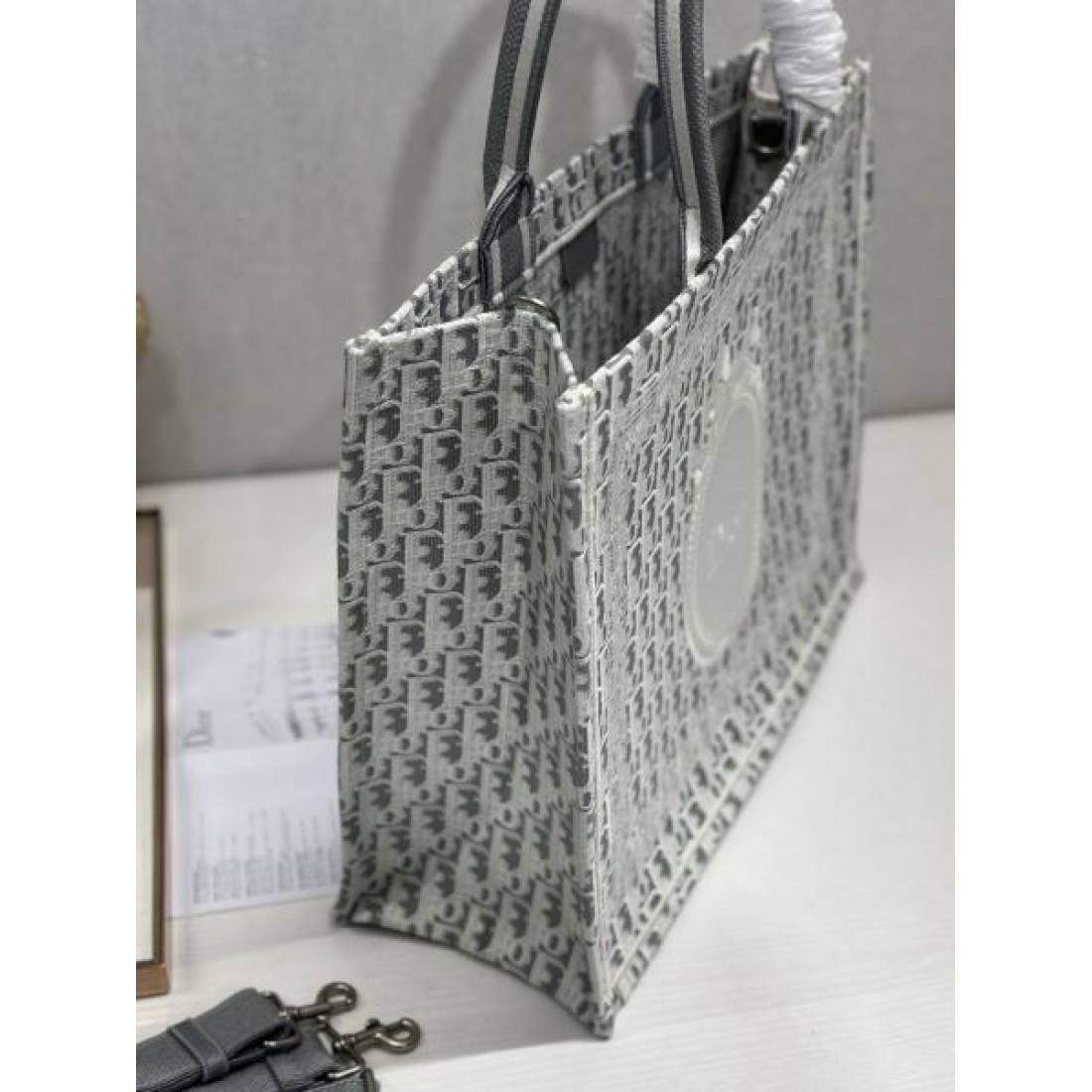 アイコニックパターン 落ち着いた配色 幅広く活躍 DIOR ディオール コピー ラージトートバッグ デイリーユース