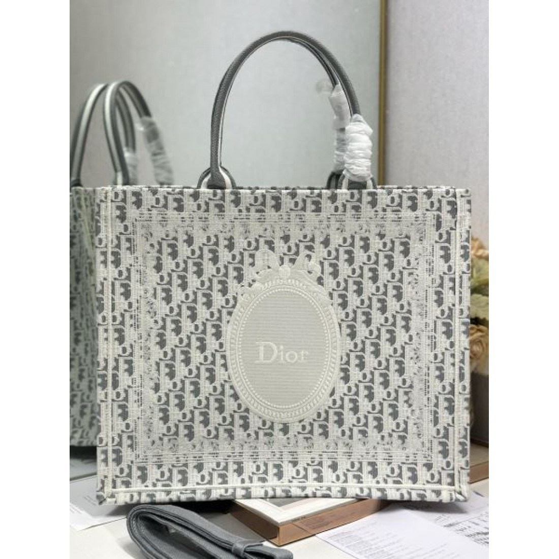 アイコニックパターン 落ち着いた配色 幅広く活躍 DIOR ディオール コピー ラージトートバッグ デイリーユース
