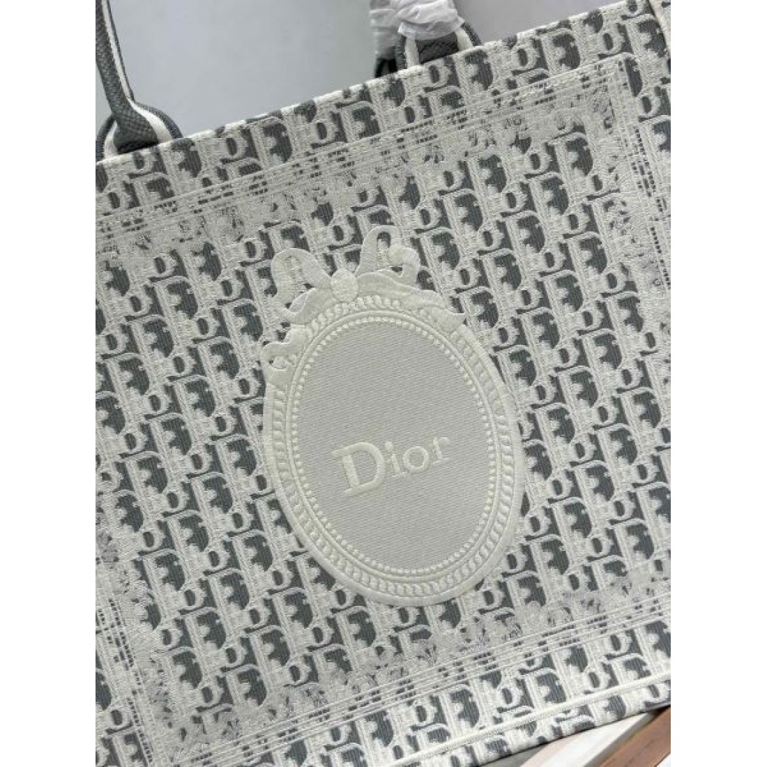 アイコニックパターン 落ち着いた配色 幅広く活躍 DIOR ディオール コピー ラージトートバッグ デイリーユース